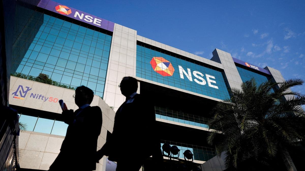 Stock markets end flat ahead of RBI's monetary policy decision